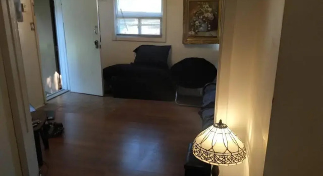 Awesome Cozy 1 bedroom Coachhouse, 预订 酒店 多伦多 大多伦多地区