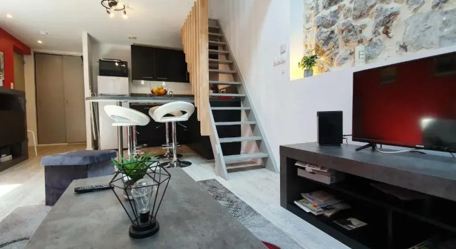 Апартаменты Hyper center, air-conditioned, for 4A lot of charm and character #C3