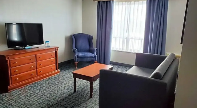 Двухместный люкс с балконом Best Western Hotel Brossard