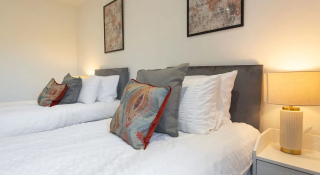 Апартаменты Central Flats in Cardiff with Parking