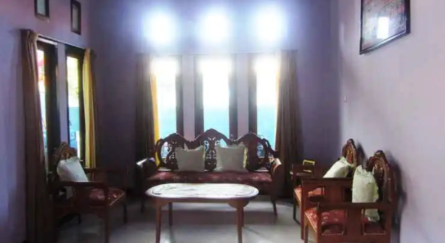 Kurnia Homestay, Prenota Hotel Hotel economici a North Maluku