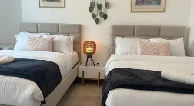 "Lux Bnb 2.5bd Amazing Marina Views", Забронировать Отель «постель и завтрак» Отели Эмирата Дубая с завтраком, рядом с Торговый центр The Beach, Завтраки