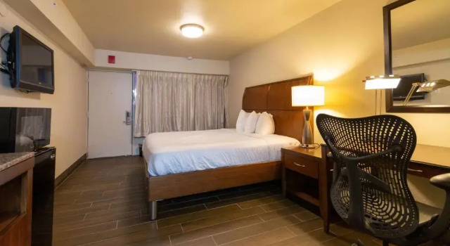 Двухместный номер Deluxe Magnuson Extended Stay and Suites Airport Hotel