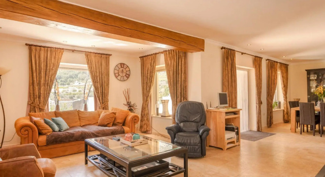 Serene Holiday Home in Callosa d' Ensarria with Private Pool, Забронировать Отель  
