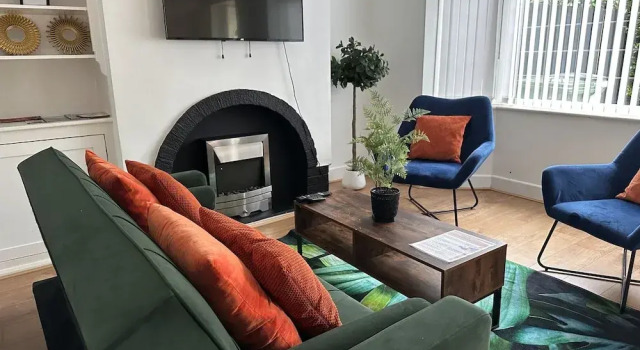 Premium 4 Bed Detached in Heswall, Prenota Hotel Heswall Wirral