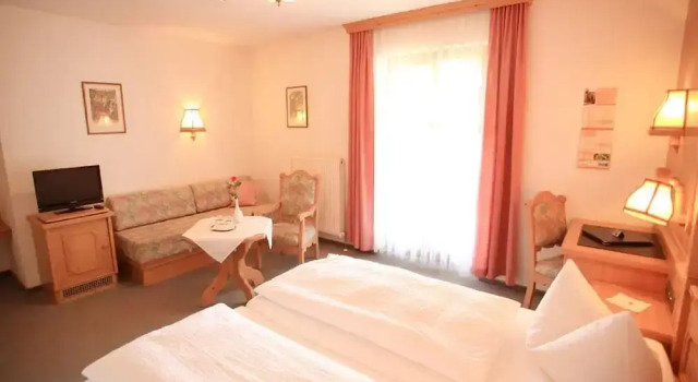 Pension Arzberghof, Buchen Sie Hotel Hotels in Bayern mit Parkplatz, Parkplätze