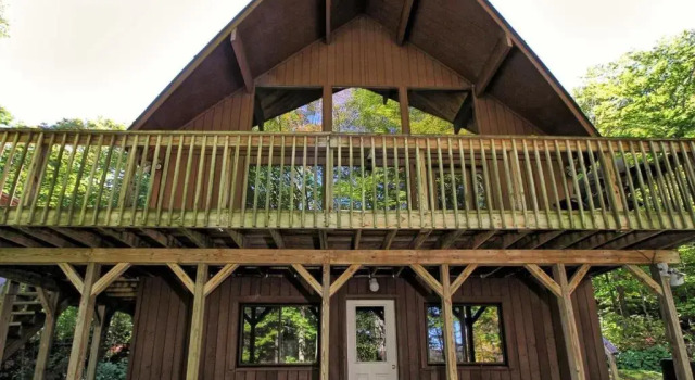 Коттедж с 4 комнатами Mountainside Lodge