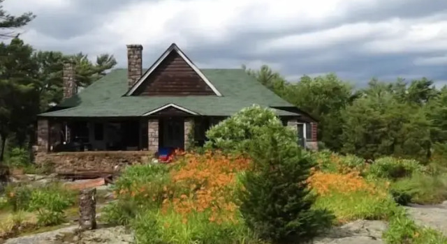Коттедж Gwanatchewan Cottage - Private Island