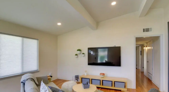Bright & Modern Texas Getaway - 7 Mi to The Alamo!, Rezerwuj Dom wakacyjny Domki letniskowe w Bexar County, Domek