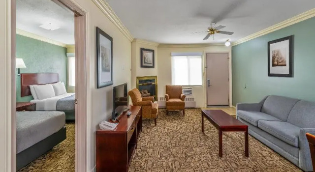Четырёхместный люкс Quality Inn & Suites High Level