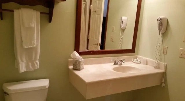 Четырёхместный номер Standard Inn at Amish Door