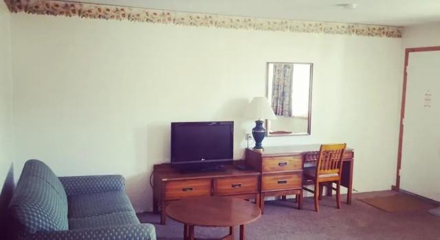 Люкс Maple Leaf Inn & Suites