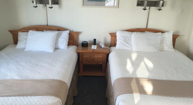 Четырёхместный номер Standard с видом на океан Sea Cliff House Motel