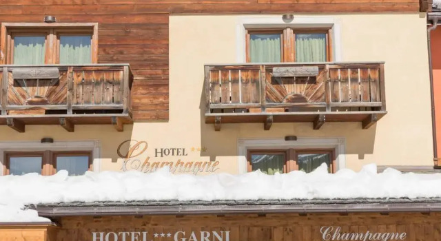 Hotel Champagne, Забронировать Отель Отели Ливиньо с завтраком, рядом с Бугельный подъёмник Сан Рокко 17Б (нижняя станция), Завтраки