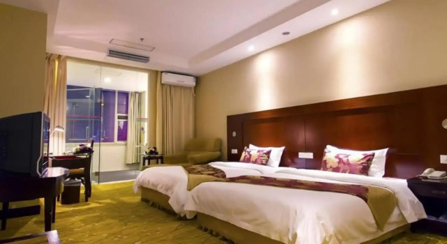 Enjoying International Hotel, Rezerwuj Hotel Hotele w Kunming z parkingiem, Parking