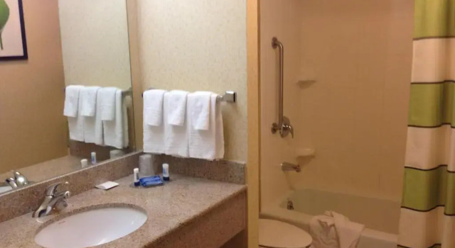 Четырёхместный номер Standard Fairfield Inn by Marriott New York LaGuardia Airport/Flushing