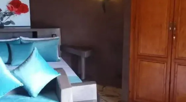 Villa des Senteurs - Paillotes and B b for a Stay With Family or Friends, Забронировать Вилла Отели Марракеш-Тенсифт-Эль-Хауз с парковкой, Парковка