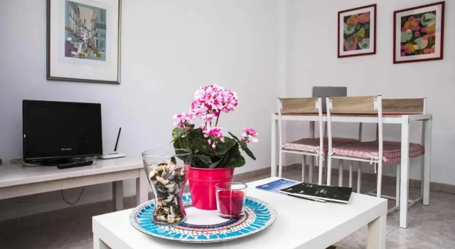 Confortable vivienda vacacional en La Laguna a 5 MIN tranvía y WiFi, Book Hotel Hotels in Tenerife with Parking, Parking