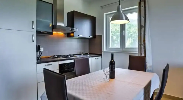 Апартаменты Comfort Wonderful Brsec Apartments with Sea View and Shared Pool
