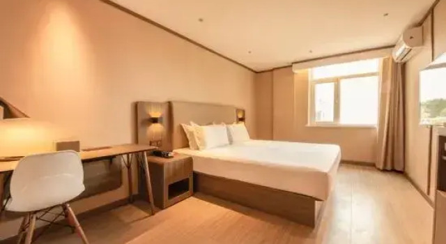 HanTing Hotel (Tongliao Naiman Banner Railway Station Zhenxing Street), Book Hotel Hotels in Inner Mongolia with Parking, Parking