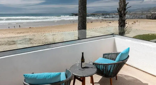 Номер Standard oceanfront Sandcastle Hotel on the Beach