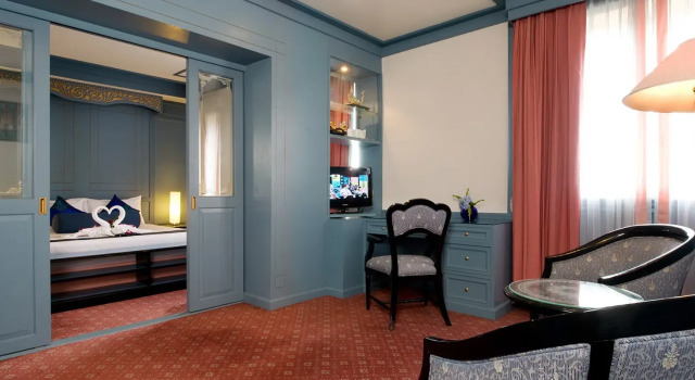 Полулюкс Bangkok Centre Hotel