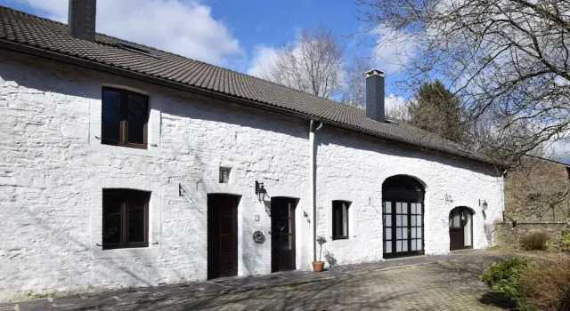 Former Farmhouse in the Upper Ardennes, Забронировать Отель Манхай 