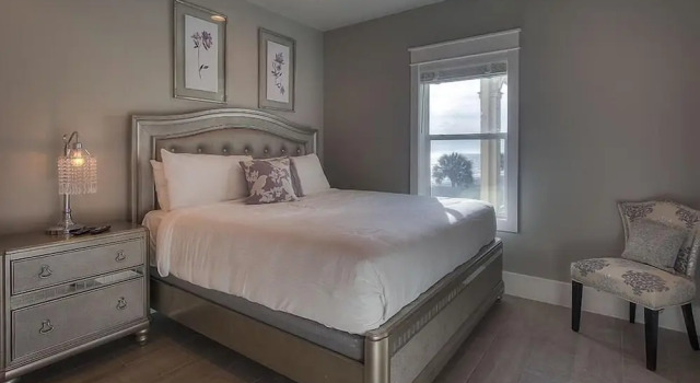 Not the Norm 11 Bedroom Holiday Home by Five Star Properties, Varaa Lomakoti Miramar Beach Emerald Coast