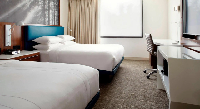 Четырёхместный номер Standard Raleigh Marriott Crabtree Valley