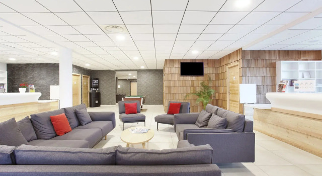 Hôtel et Spa Le Chamois by Odalys, Забронировать Курортный отель Ла-Клюза Лыжный курорт на озере Анси