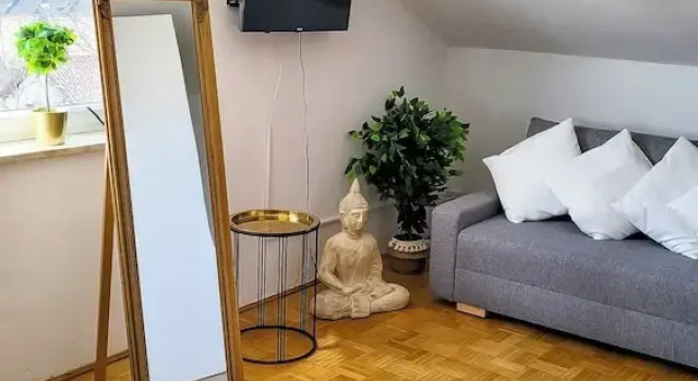 DG Rechts 40m 2-Zimmer Wohnung