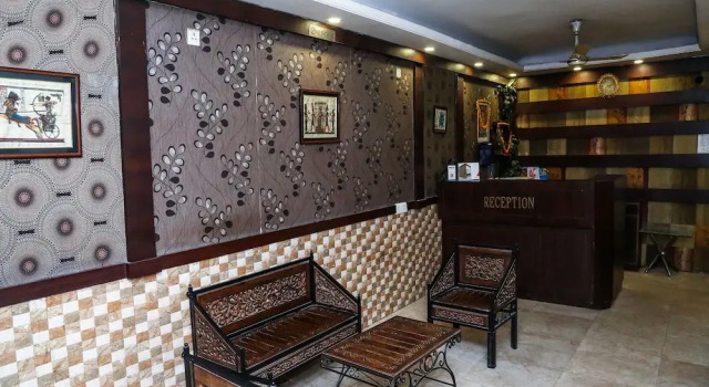 OYO 15248 Hotel Shreemaa