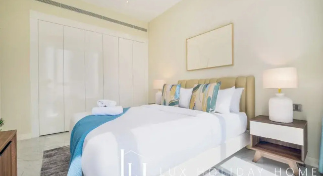 LUX  Pad Executive Suite Canal View 5