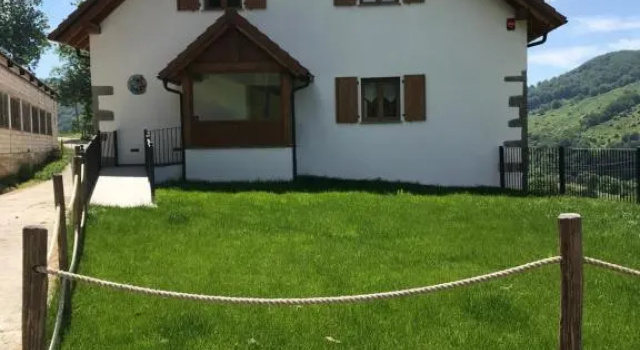 Apartamentos Zabalarena Basoa, Buchen Sie Ferienwohnung Orbaitzeta Navarre Pyrenees