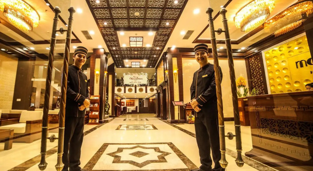 Кровать в общем номере с видом на реку Moonlight Hotel Hue