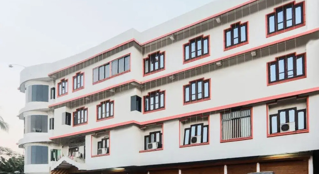 OYO 27675 Hotel Am Palace, Réserver Hôtel Nagaon Assam