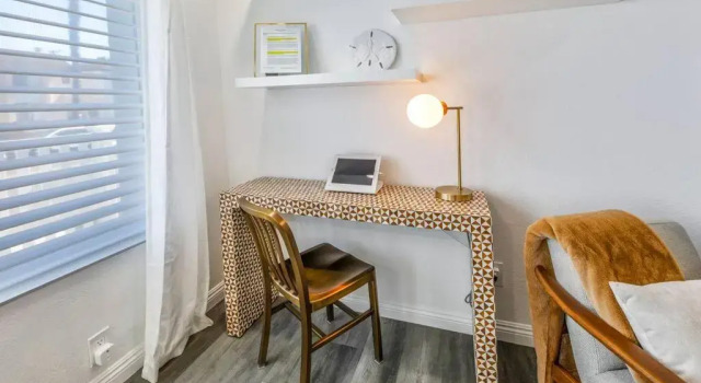 LuxuryTownhome.3Blks2Beach.E-Bikes.75”4kTV, Забронировать Отель Отели Хантингтон-Бич с парковкой, рядом с Центр искусств Хантингтон-Бич, Парковка