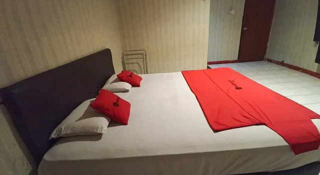 RedDoorz near Sam Ratulangi Manado, Prenota Hotel Hotel a Sulawesi con parcheggio, Parcheggio