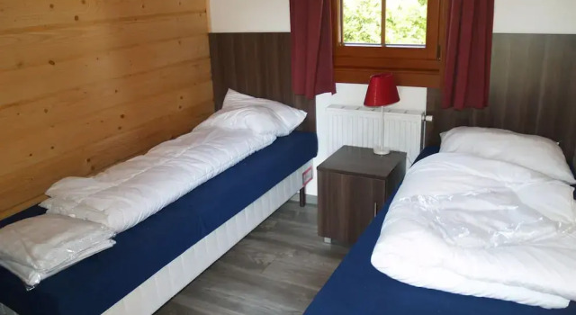 Wooden Chalet in a Holiday Park in the Achterhoek, Prenota Chalet Hotel a Gheldria con parcheggio, Parcheggio