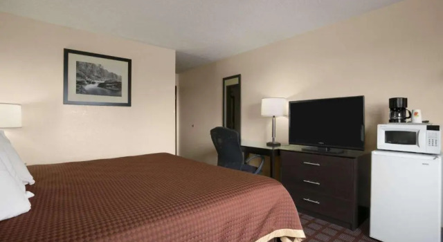 Двухместный номер Standard Super 8 by Wyndham Saginaw
