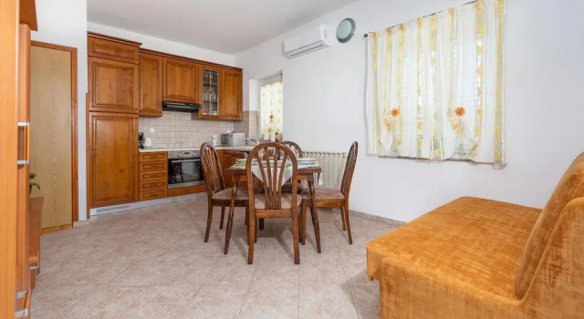 Stunning Apartment in Punat With Wifi and 2 Bedrooms, Prenota Appartamento Hotel a Isole Quarnerine con parcheggio, Parcheggio