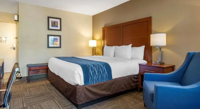 Номер Standard с балконом Comfort Inn Edgewater on Hudson River