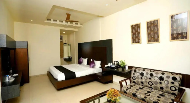 Полулюкс Hotel Bhagyaraj Palace - Best Hotel In Kanpur