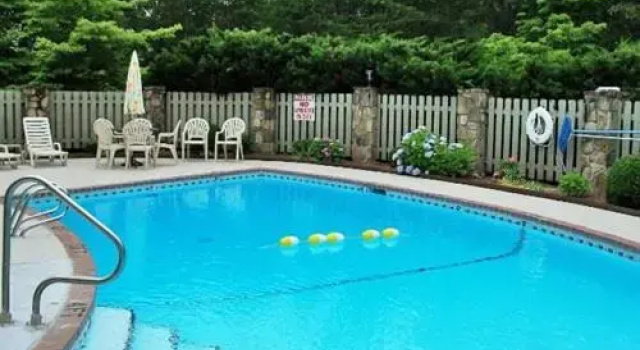 5min to Tubing!Pool Table, hot tub, game room, Sleeps 10!