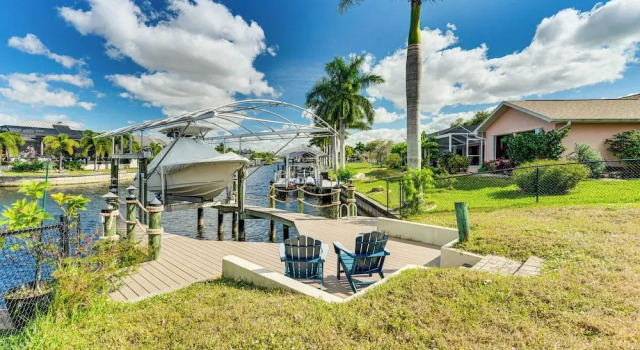 Коттедж Canalfront Cape Coral Home w/ Private Dock!