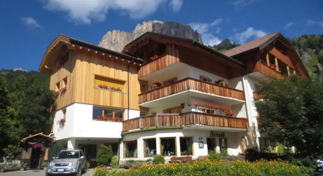 Hotel Borest, Забронировать Отель Отели Кольфоско с парковкой, рядом с Подъемник 39 Планс - Фрара, Парковка