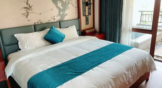 Ramada by Wyndham Wanning Resort, Rezerwuj Ośrodek wypoczynkowy Hotele 3-gwiazdkowe w Wanning, 3*