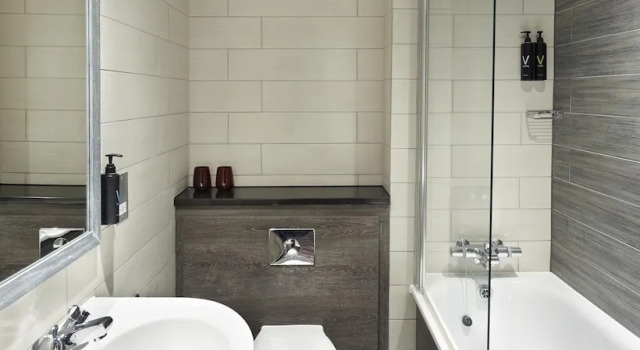 Четырёхместный семейный номер Standard Village Hotel Aberdeen
