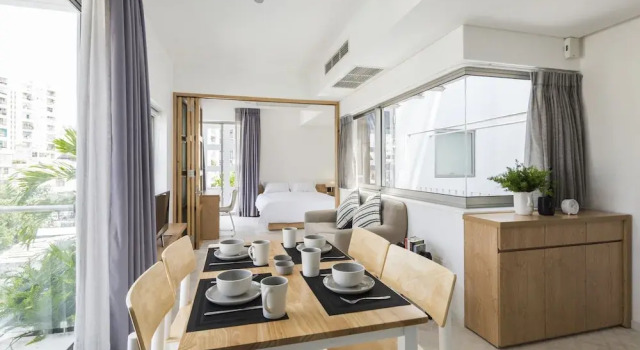 Двухместный номер Deluxe с балконом The Tropical Residence Serviced Homestay