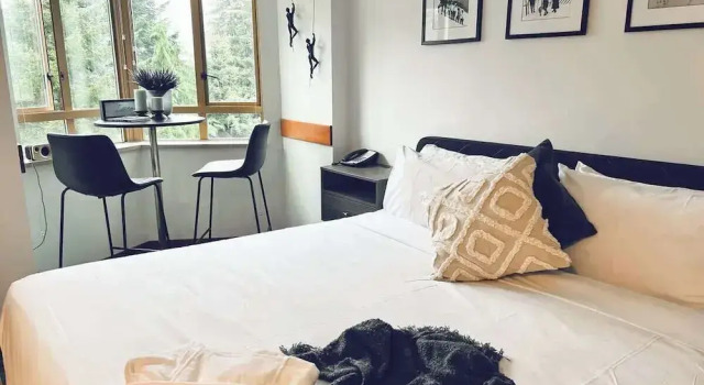 Entire Studio in Whistler Village Resort - Unit 437, Забронировать Курортный отель Курортные отели Уистлер, рядом с Black Tusk Gallery, Курортный отель